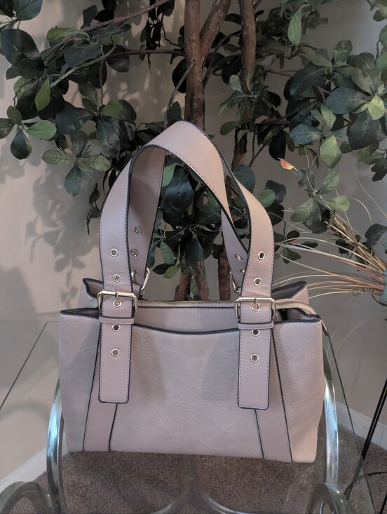 The Unbranded Brand Handbags - 🔥FINAL🔥EUC!! Women's Structured Tote Handbag - Light Taupe